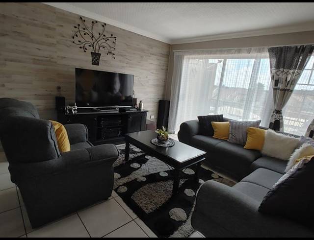 2 BEDROOM PROPERTY TO RENT IN SONNEVELD